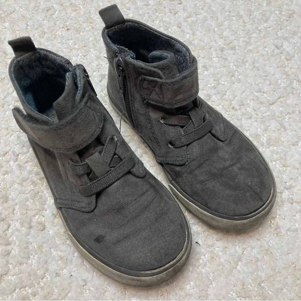 Boys cat& jack shoe size 9 - Picture 2 of 5